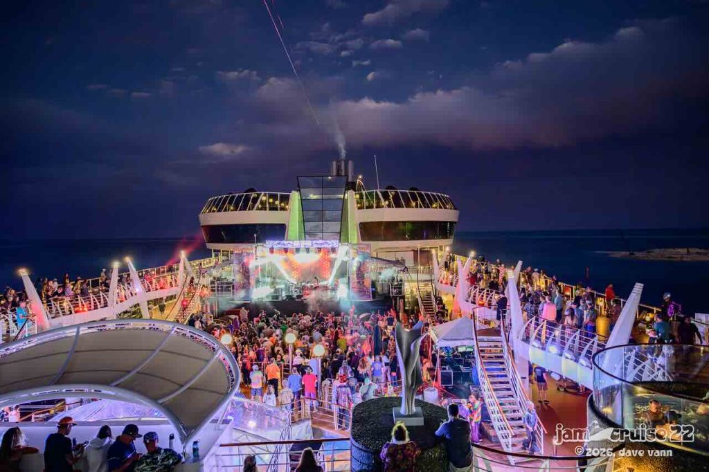 A photo by Dave Vann from above pool deck on jam cruise 22